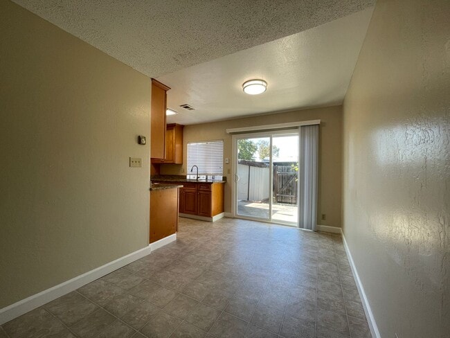 Building Photo - Sharp and Updated 2 Bedroom 1 Bath Townhou...