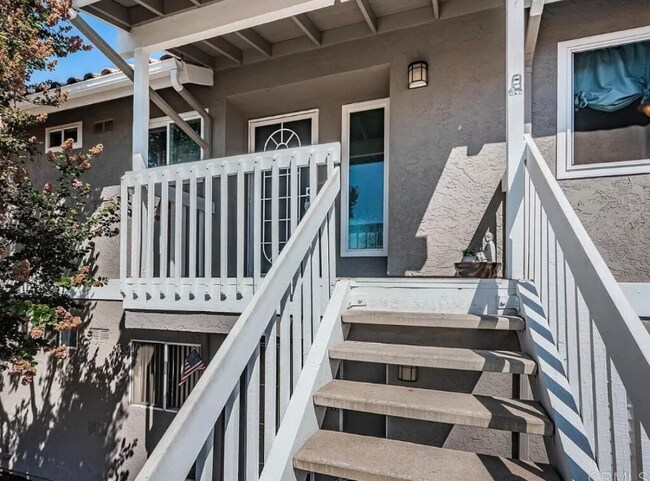 Building Photo - 1370 Palomar Pl