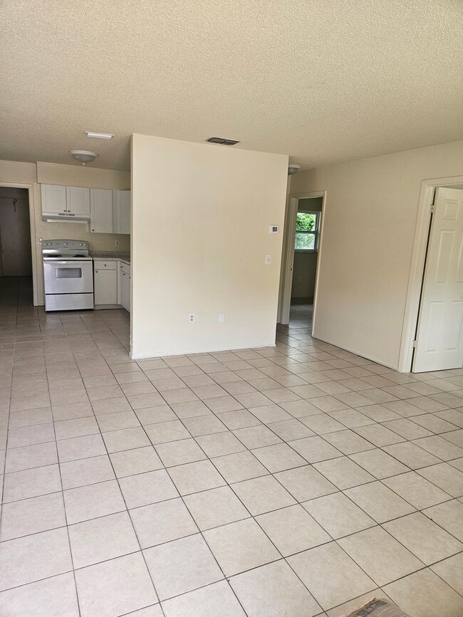 Building Photo - 3/2 DUPLEX