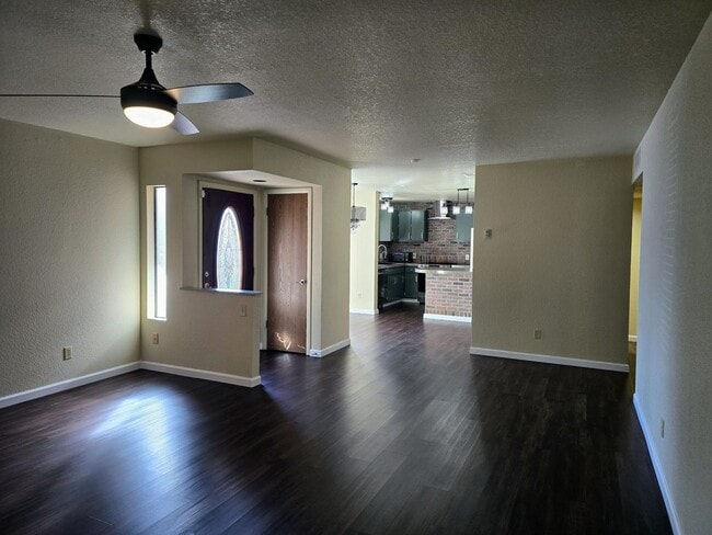 Foto del edificio - HOUSE - VILLAGE OF OAK CREEK