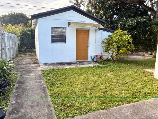 Building Photo - 6334 SW 35th St