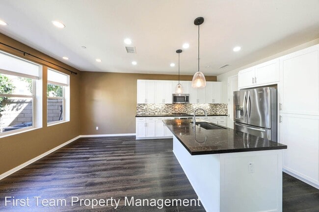 Building Photo - 3 br, 2.5 bath House - 58 Clover