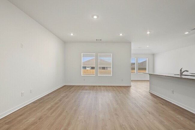 Building Photo - 521 Riggs St