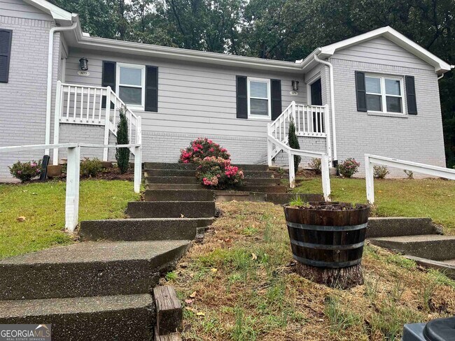 Foto del edificio - 3175 Sarah Lou Dr