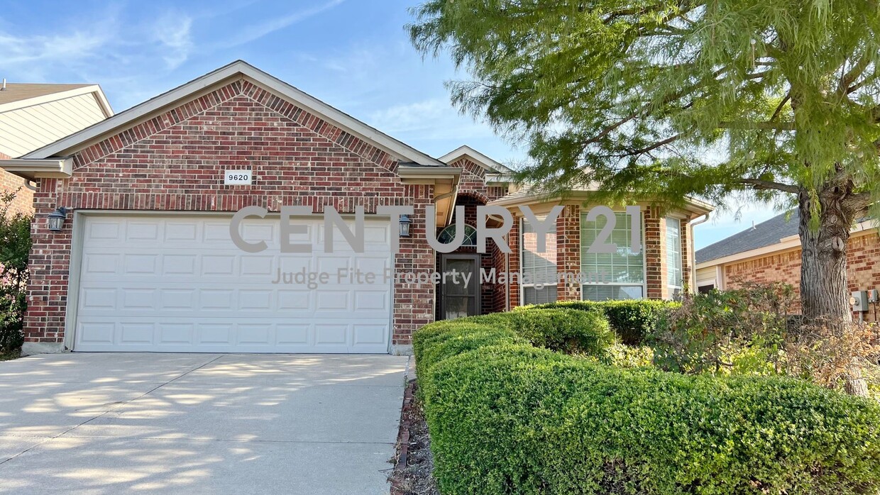 Foto principal - Nice 3/2/2 in White Settlement ISD For Rent!