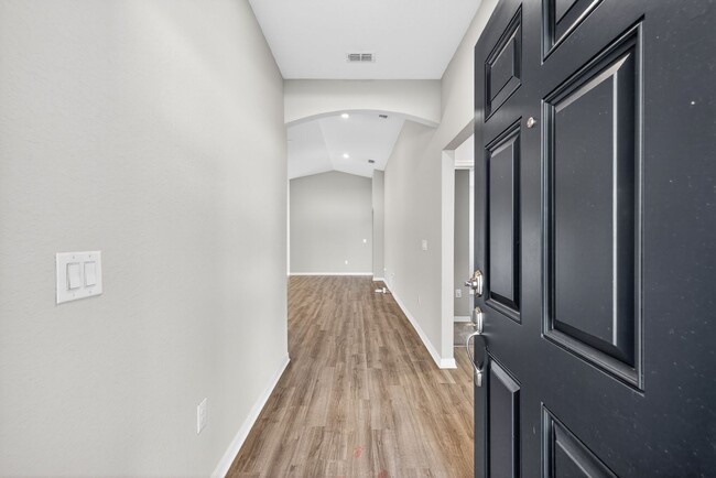 Building Photo - Single-Story 4/2 in Prime Riverview Location