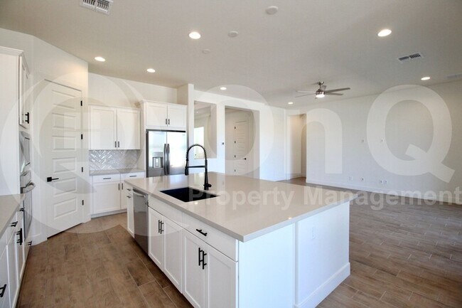 Foto del edificio - 22654 E Lawndale Pl