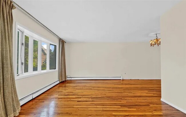 Foto del edificio - 17532 Devonshire Rd