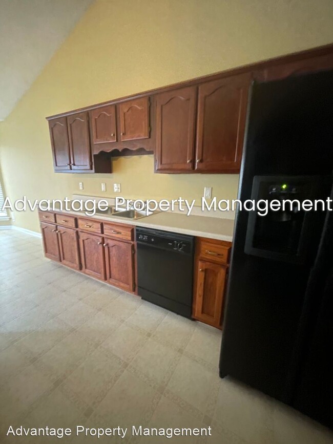Building Photo - 4 br, 2 bath House - 10154 Old Well Trc.