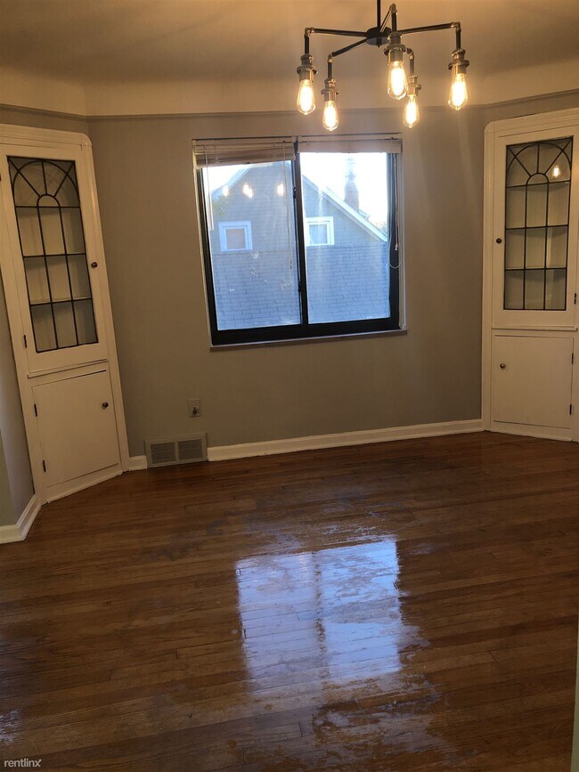 Foto del edificio - 2 br, 1 bath Duplex - 3098 Warren Road 2
