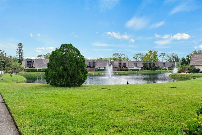 Building Photo - 15319 W Pond Woods Dr
