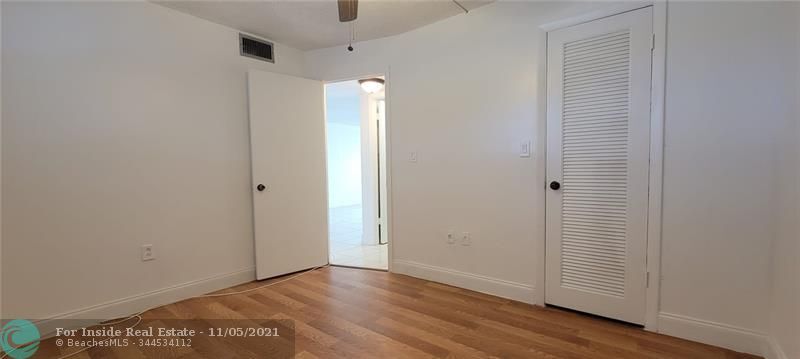 Foto del edificio - 8435 Sunrise Lakes Blvd