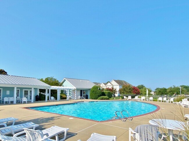 Building Photo - Spacious Condo - Waterfront Community - Av...