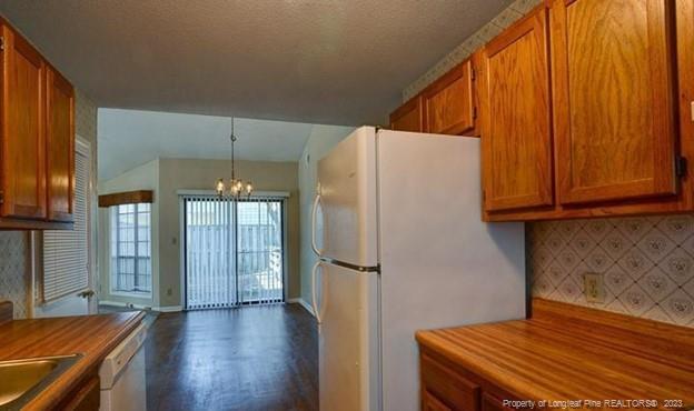 Foto del edificio - 708 Mosswood Ln
