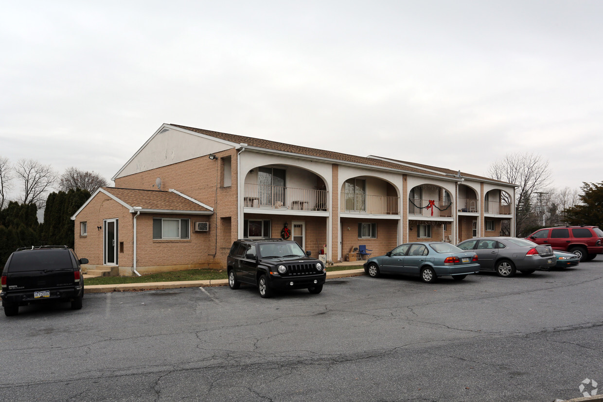 Primary Photo - Chestnut Hill Townhouses