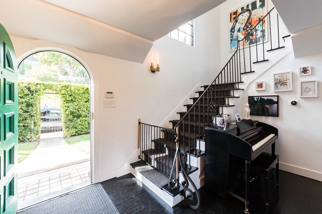 Foto del edificio - 4774 College View Ave