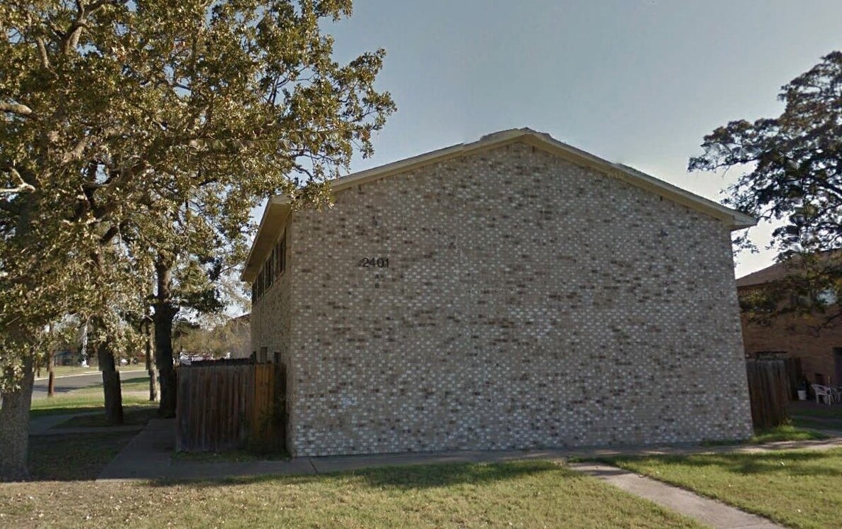 Building Photo - 2401 Bosque Dr
