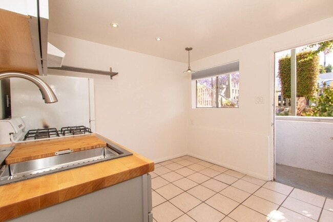 Building Photo - Charming Cottage Style Studio With Fenced in Yard in the Pocket of North Park + South Park