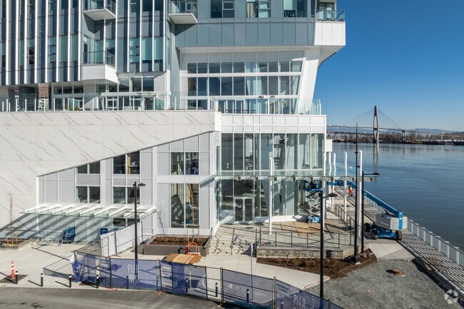 Building Photo - Pier West