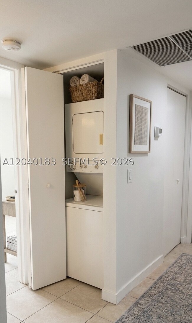 Building Photo - 20825 NE 8th Ct
