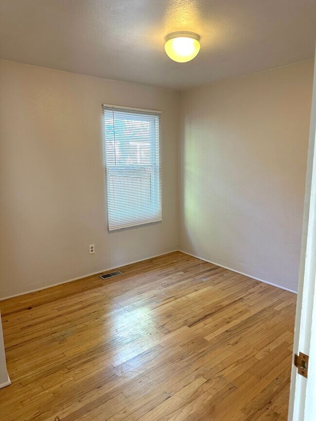 Foto del edificio - 1-Bedroom in North End