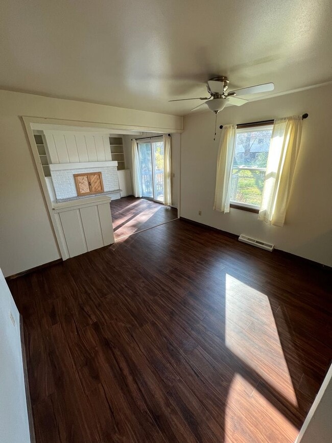 Building Photo - Trafalger Place Duplex