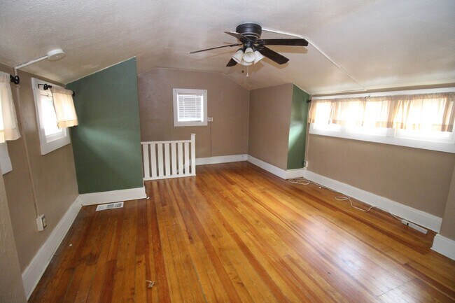 Foto del edificio - Adorable 3bdrm Downtown Bungalow