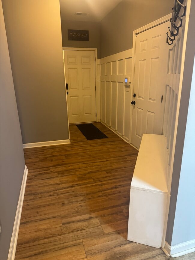 Building Photo - 958 Woodtrail Dr