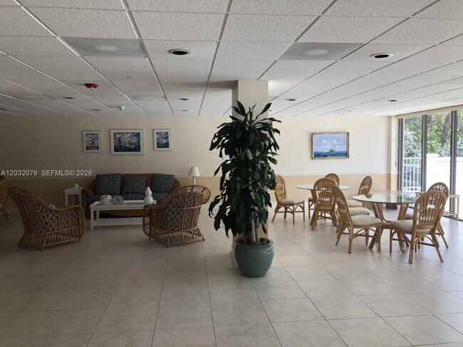 Foto del edificio - 150 Ocean Ln Dr