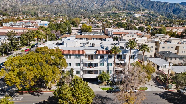 Building Photo - 600 E Magnolia Blvd