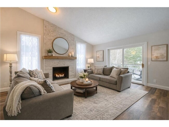 Building Photo - 1042 Circle Dr