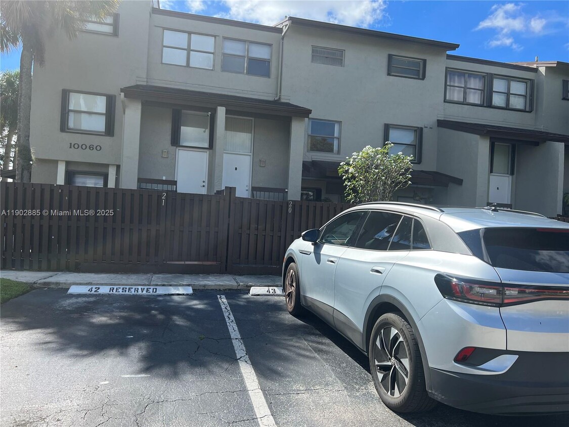 Foto principal - 10060 NW 9th St Cir