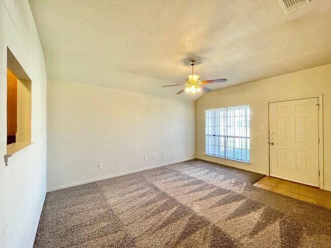 Foto del edificio - 1108 Nicholas Cir