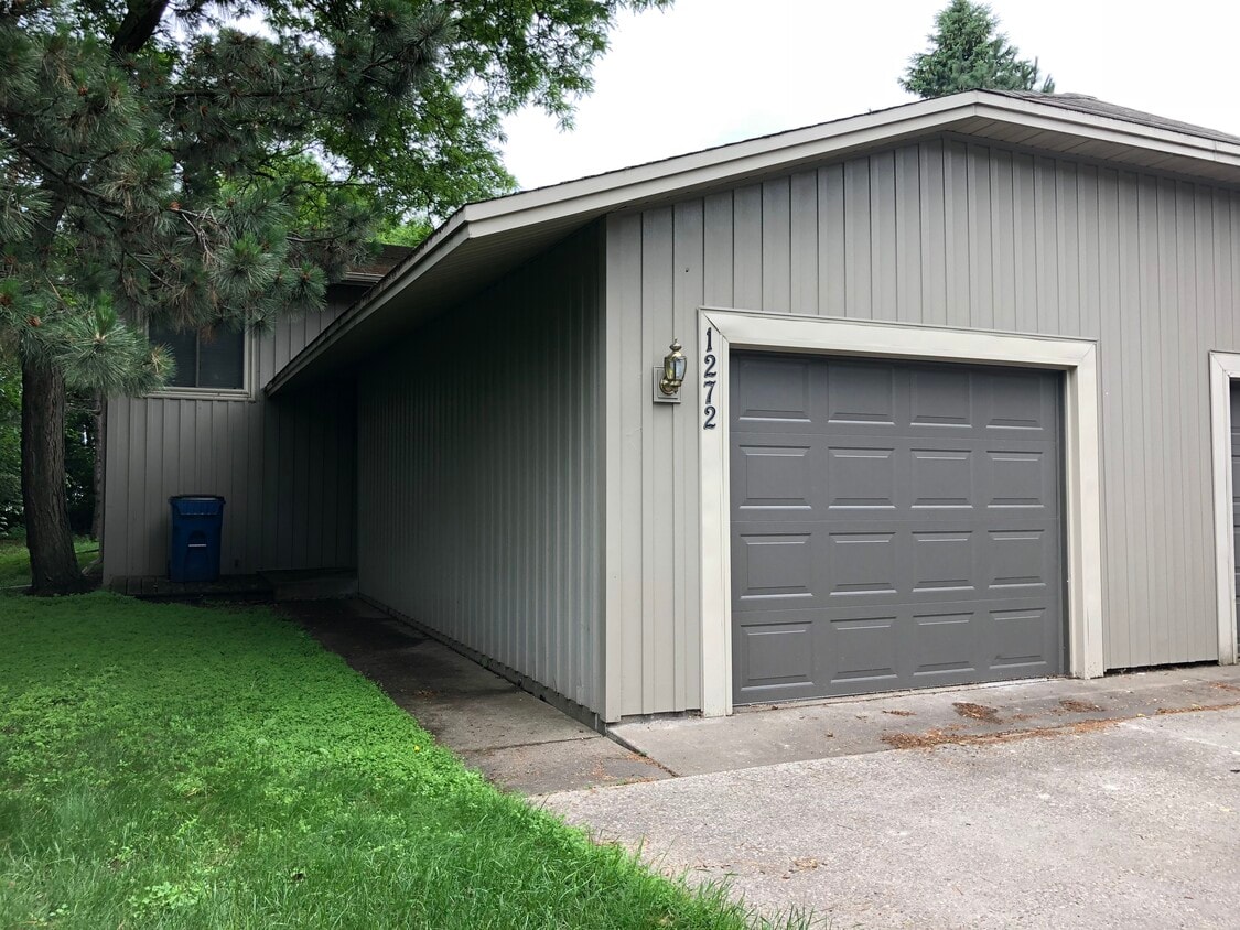 1272 Norton Ave NE, Fridley, MN 55432 Townhome Rentals in Fridley MN