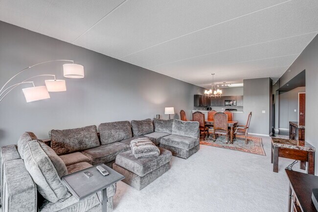 Foto del edificio - 6420 Double Eagle Dr