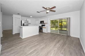 Foto del edificio - 14200 Wedgewood Ct