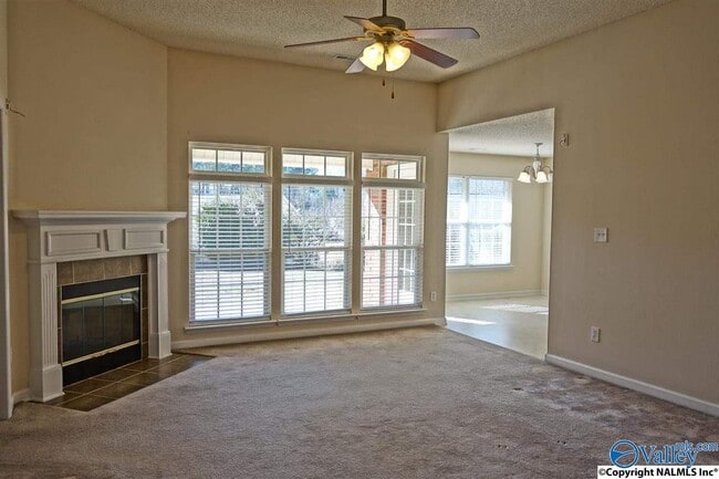 Foto del edificio - 106 NW Wittington Ln