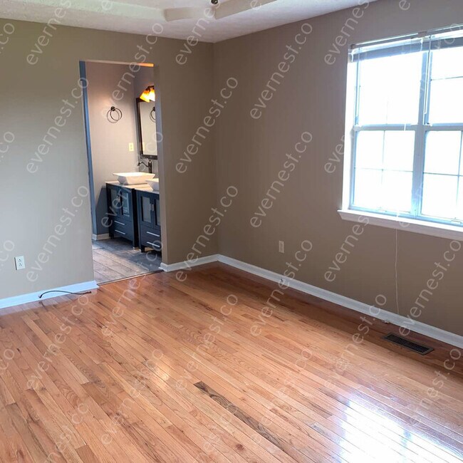 Building Photo - 114 Shady Brook Ln