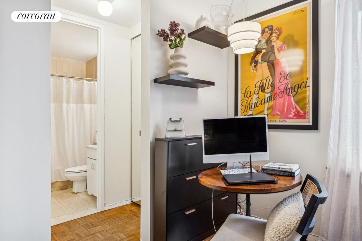 Building Photo - 250 W 89th St