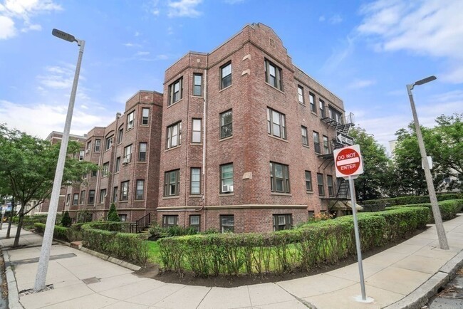 Building Photo - 107 Washington St