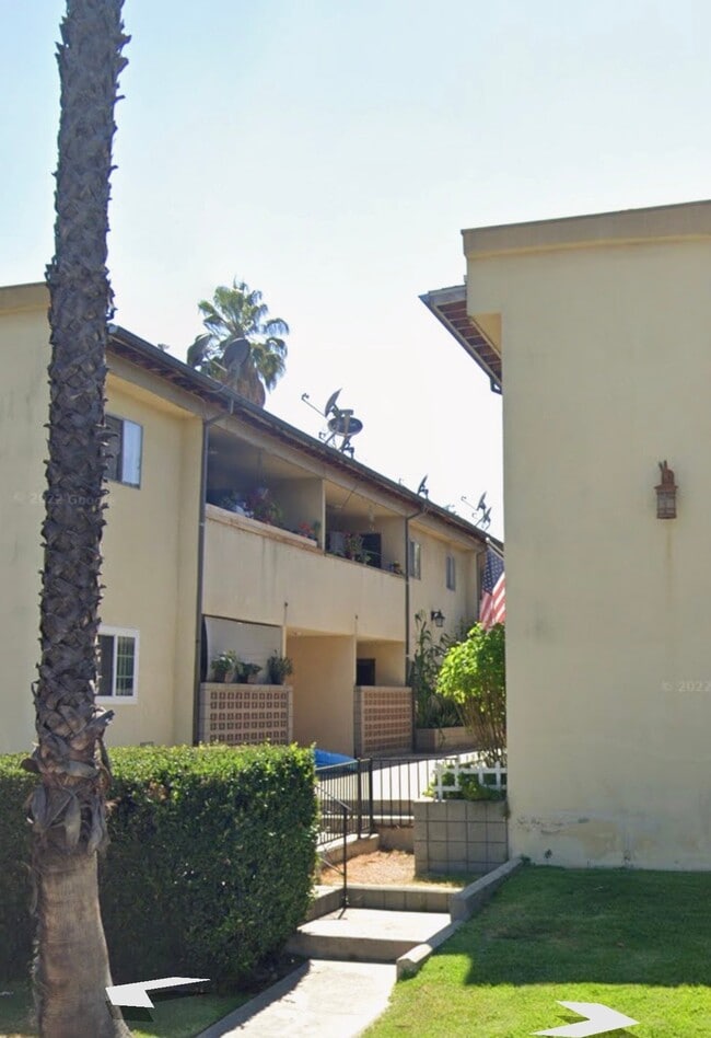 Building Photo - 49 Marion Ave