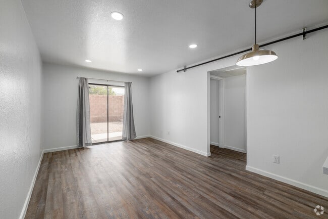2BR, 1BA - 775SF - Living Room - Meadow Park Apartments