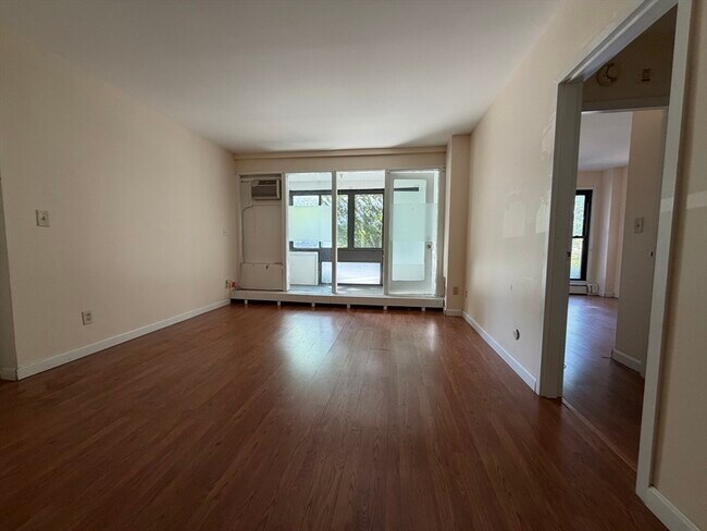 Building Photo - 28 Juniper St