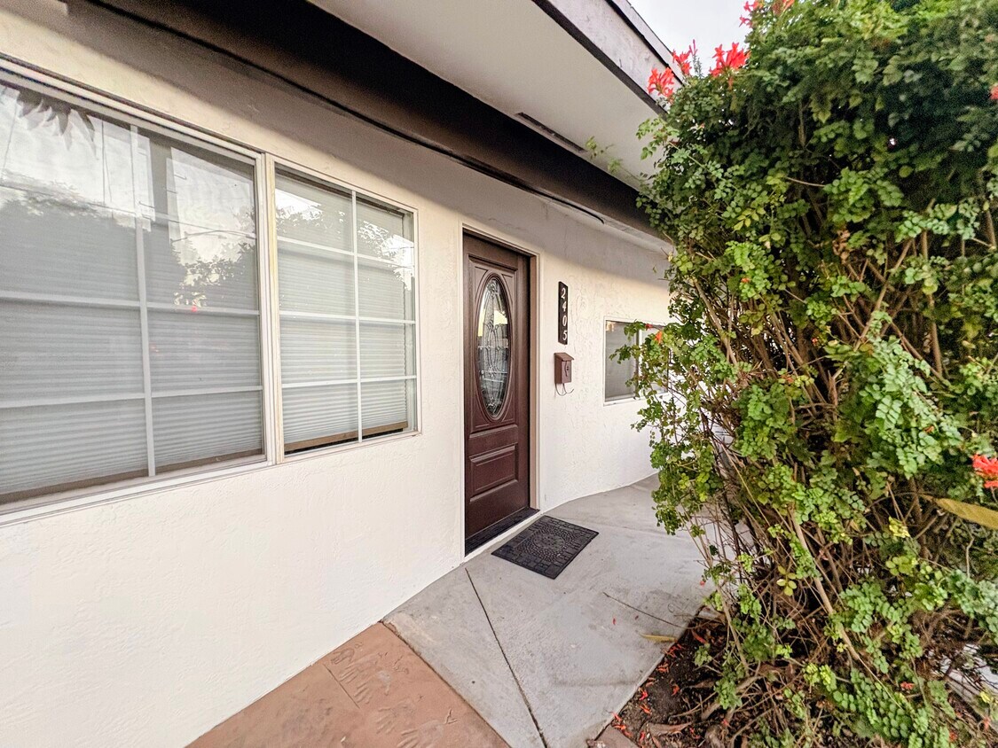 Foto principal - 2405 Skyline Dr