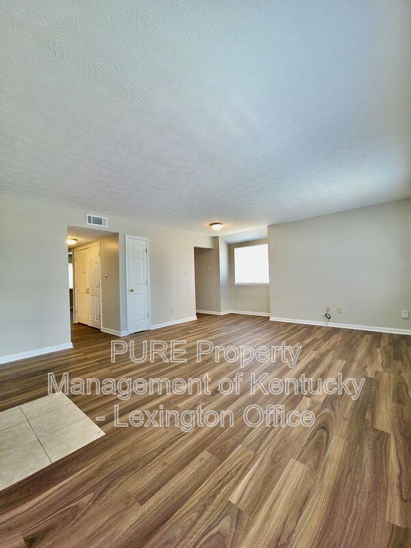 Foto del edificio - 3772 Camelot Dr