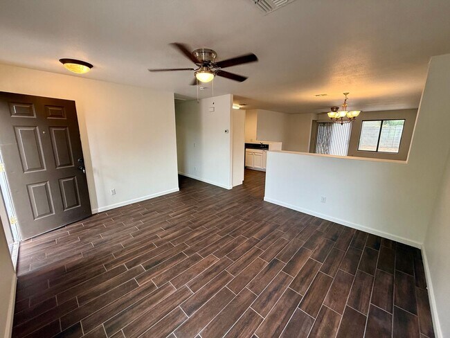 Building Photo - 17517 W Ventura St