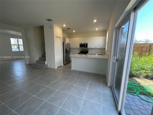 Foto del edificio - 12210 NW 23rd Path