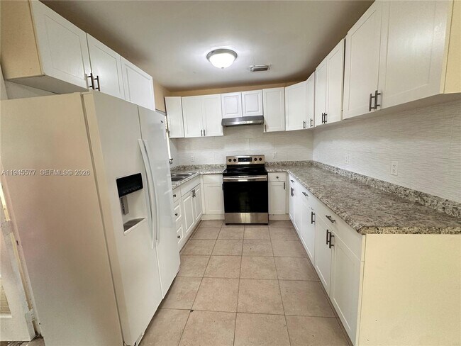 Foto del edificio - 1701 NW 14th Ct