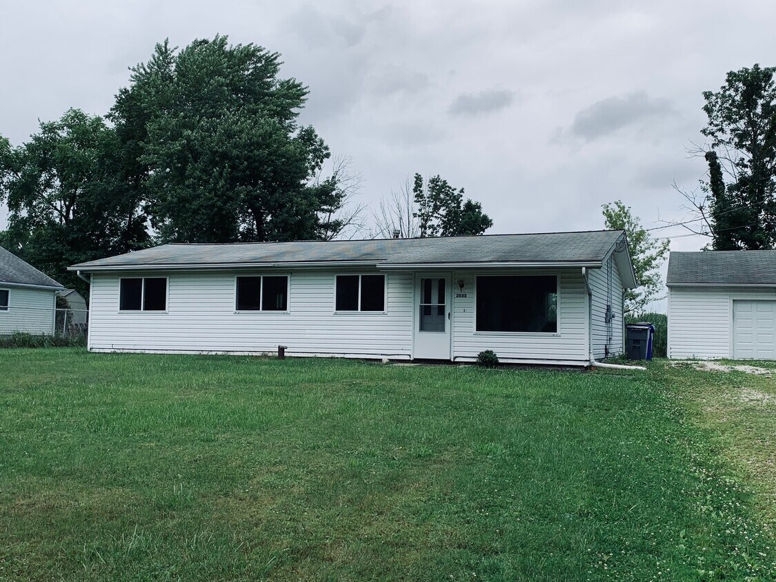 Primary Photo - 2033 Summers Ave
