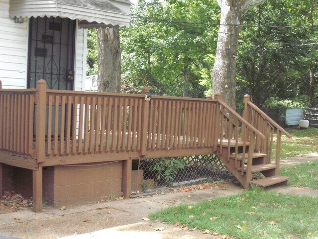 Building Photo - 206 Ivy Ave